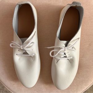 White Leather Rock Star Shoes~Super Comfy~Size 41 EUR~US Woman 9~US Men 7.5~NEW!